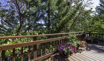 1000 Ivy Ln, Ashland, OR 97520