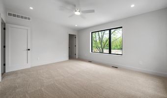 2777 Donna Dr, Columbus, OH 43220