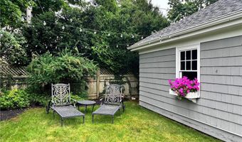 75 Ayrault St 1, Newport, RI 02840