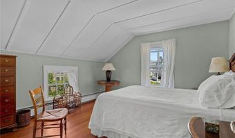 8 Sanford St, Newport, RI 02840