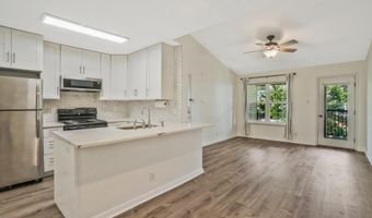3308 WYNDHAM Cir 321, Alexandria, VA 22302