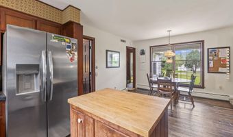 14 Lakeshore Dr, Belgrade, ME 04918