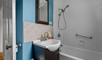 537 S Jefferson Ave, Aurora, MO 65605
