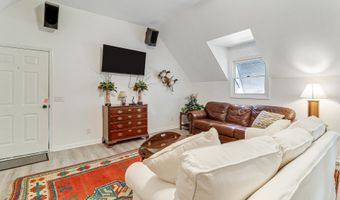 8 Dolphin Point Dr, Beaufort, SC 29907