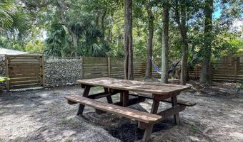 194 11th St, Apalachicola, FL 32320
