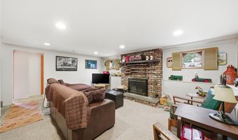 18 Gaylore Dr W, Amityville, NY 11701