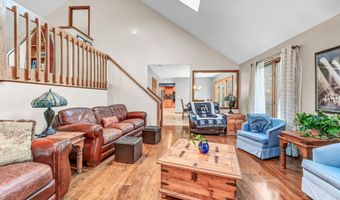 6 Lyndenwood Dr, Brookfield, CT 06804