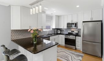 19 W Dolphin Cir W, Bayville, NJ 08721