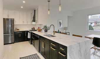 2501 CREST St, Alexandria, VA 22302