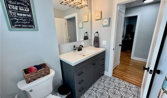 770 Metacom Ave, Bristol, RI 02809