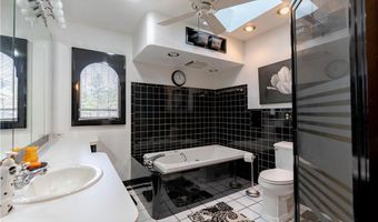 2025 S Plaza Dr, Akron, OH 44319