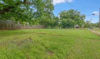 211 S Wickham St, Alvord, TX 76225