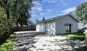 1327 N HARRIMAN St, Appleton, WI 54911