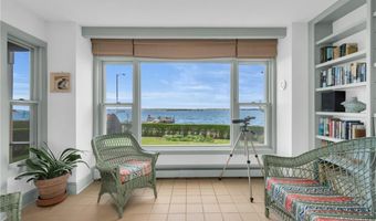 4 Van Zandt Ave, Newport, RI 02840