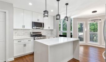 100 Little Rdg, Berkeley Lake, GA 30096