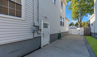 80 Morris Ave, Belford, NJ 07718