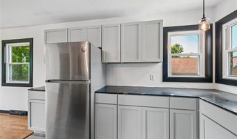 203 E 4th St, Anamosa, IA 52205