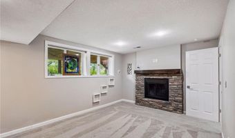 880 Whitney Dr, Apple Valley, MN 55124