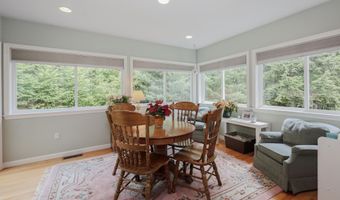 48 Essex Rd, Bedford, NH 03110