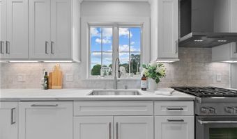24 Perry Ave, Middletown, RI 02842