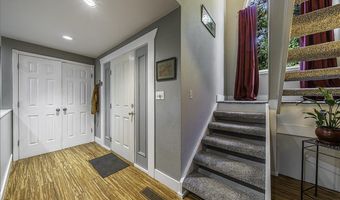 1000 Ivy Ln, Ashland, OR 97520