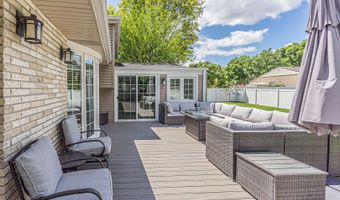 210 W Pickwick Rd, Arlington Heights, IL 60005