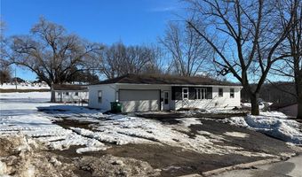 803 3rd St S, Winterset, IA 50273