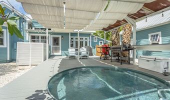 111 4th St, Apalachicola, FL 32320