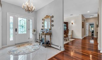 490 Arlington Ave S, Bayville, NJ 08721