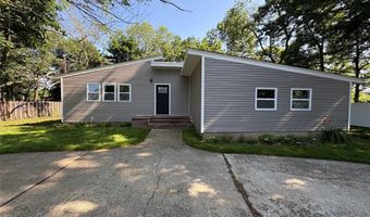 9 Holt St, Amityville, NY 11701