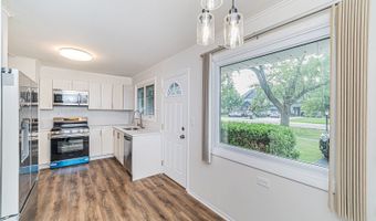 1417 N Wilke Rd, Arlington Heights, IL 60004