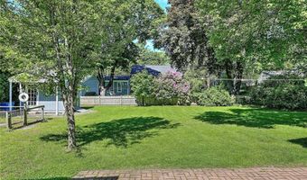 9 Roberta Dr, Barrington, RI 02806