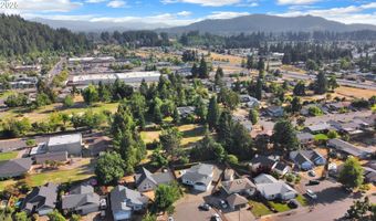 5689 D St, Springfield, OR 97478