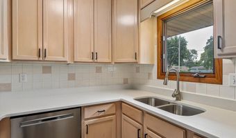 621 SE 4th St, Ankeny, IA 50021