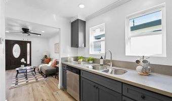 426 W 63rd Pl, Los Angeles, CA 90003