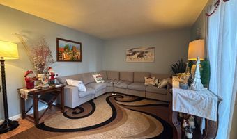 6 Irving Pl, Danbury, CT 06810