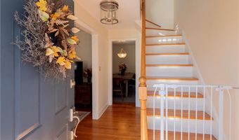 14 Lee Ave, Newport, RI 02840