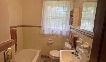 108 Barnett Dr, Bishopville, SC 29010
