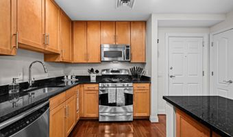 1111 ORONOCO St 326, Alexandria, VA 22314