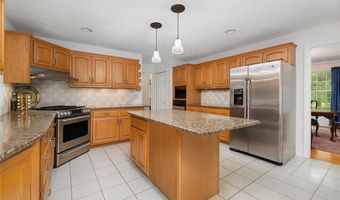 34 Finch Ln, North Kingstown, RI 02874