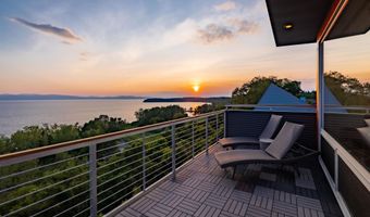 11 Lakeview Ter, Burlington, VT 05401