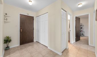 3350 N Carriageway Dr 411, Arlington Heights, IL 60004