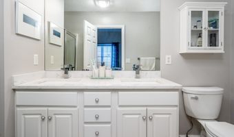 8 Hollyhock Knoll Ct 8, Bourne, MA 02532