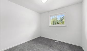794 Robinhood Dr, Aurora, OH 44202