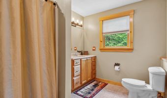 53 Ammonoosuc Dr, Bartlett, NH 03812