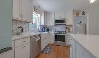 460 NE Oak Hill St, Abingdon, VA 24210