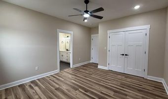 1867 Locust Grove Rd, Batesville, AR 72501