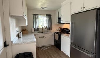 1437 Hemlock Ave, Anderson, CA 96007