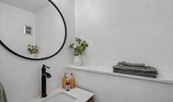 3831 N VERNON St N, Arlington, VA 22207