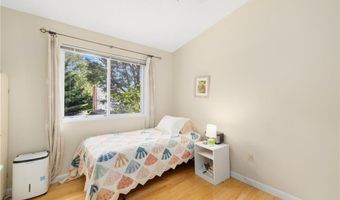 104 Conanicus Rd, Narragansett, RI 02882